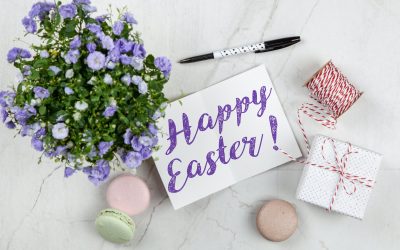 purple petaled flowers centerpiece